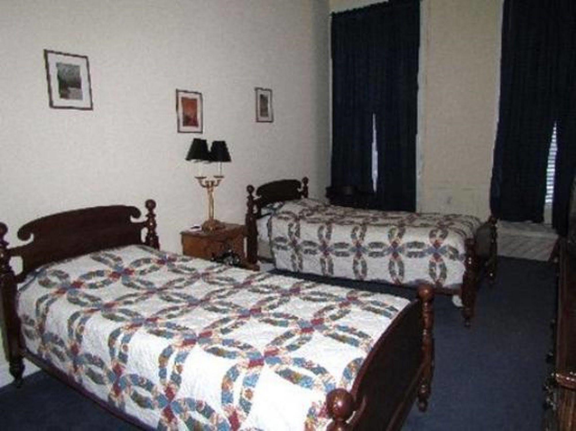 Macarthur Inn Narrows Room photo