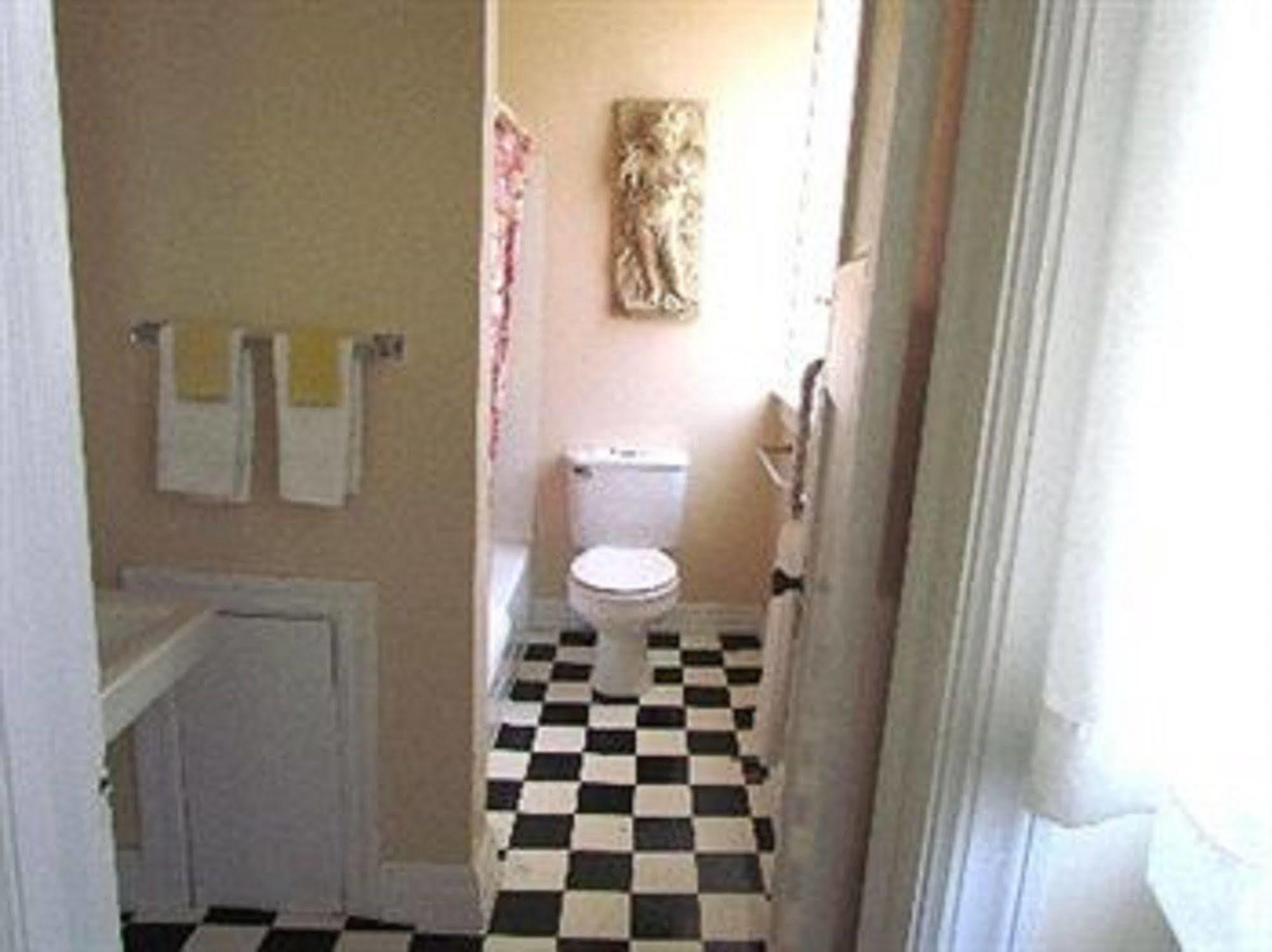 Macarthur Inn Narrows Room photo