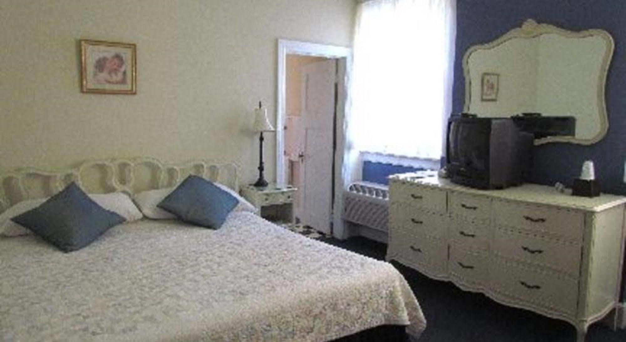 Macarthur Inn Narrows Room photo