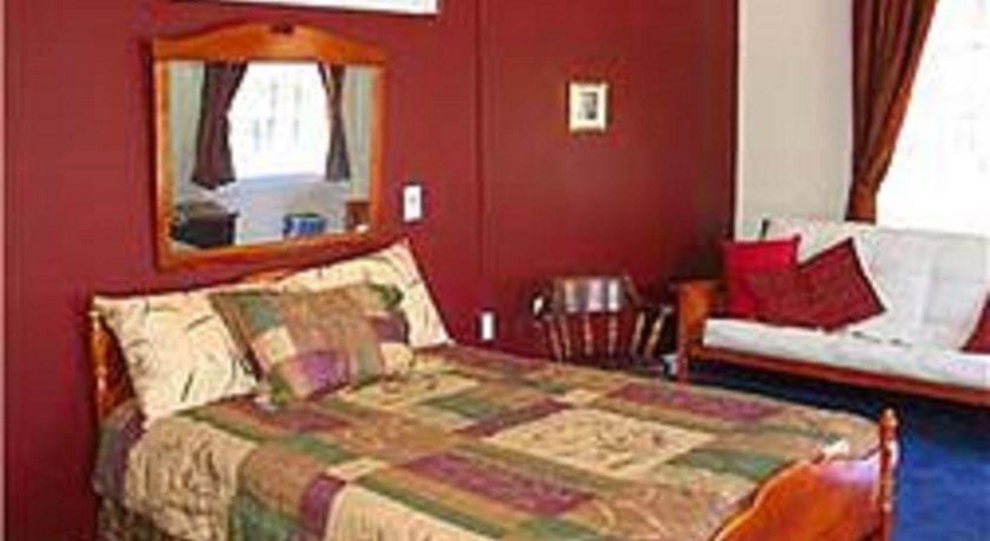Macarthur Inn Narrows Room photo